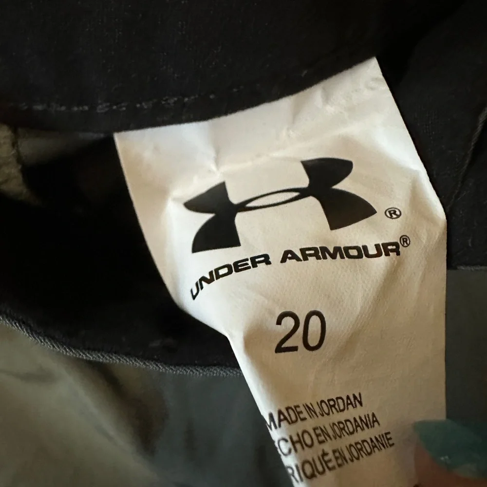 Under Armour Boys Golf Shorts Gray Loose Fit Size 20 NWT - Picture 4 of 5
